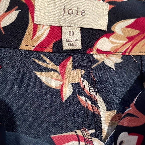 Joie Pleated Shorts - Picture 4 of 6